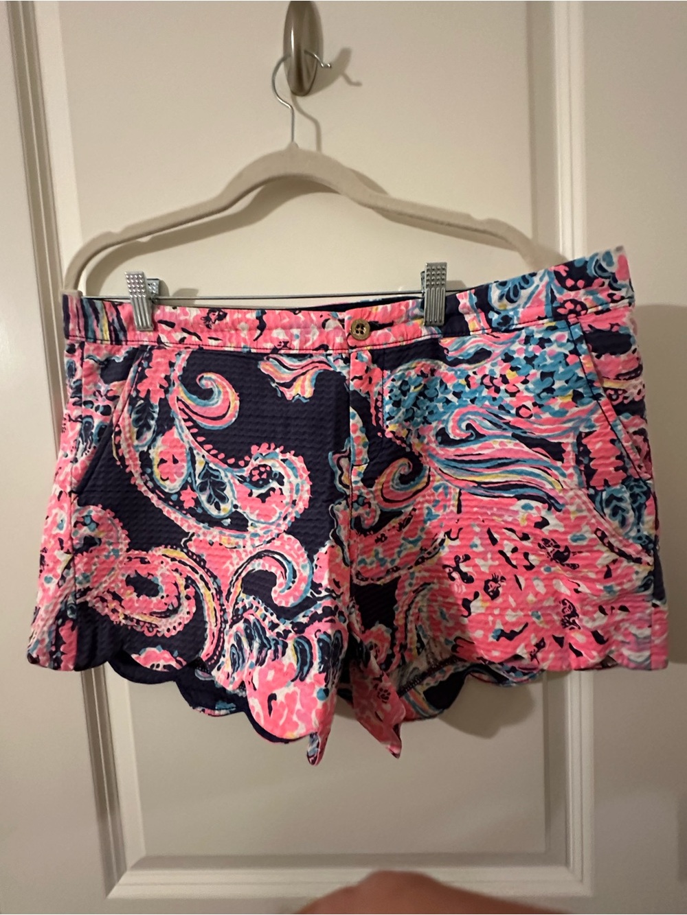 Lilly Pulitzer Pink Navy Paisley Scallop-Hem Shorts
